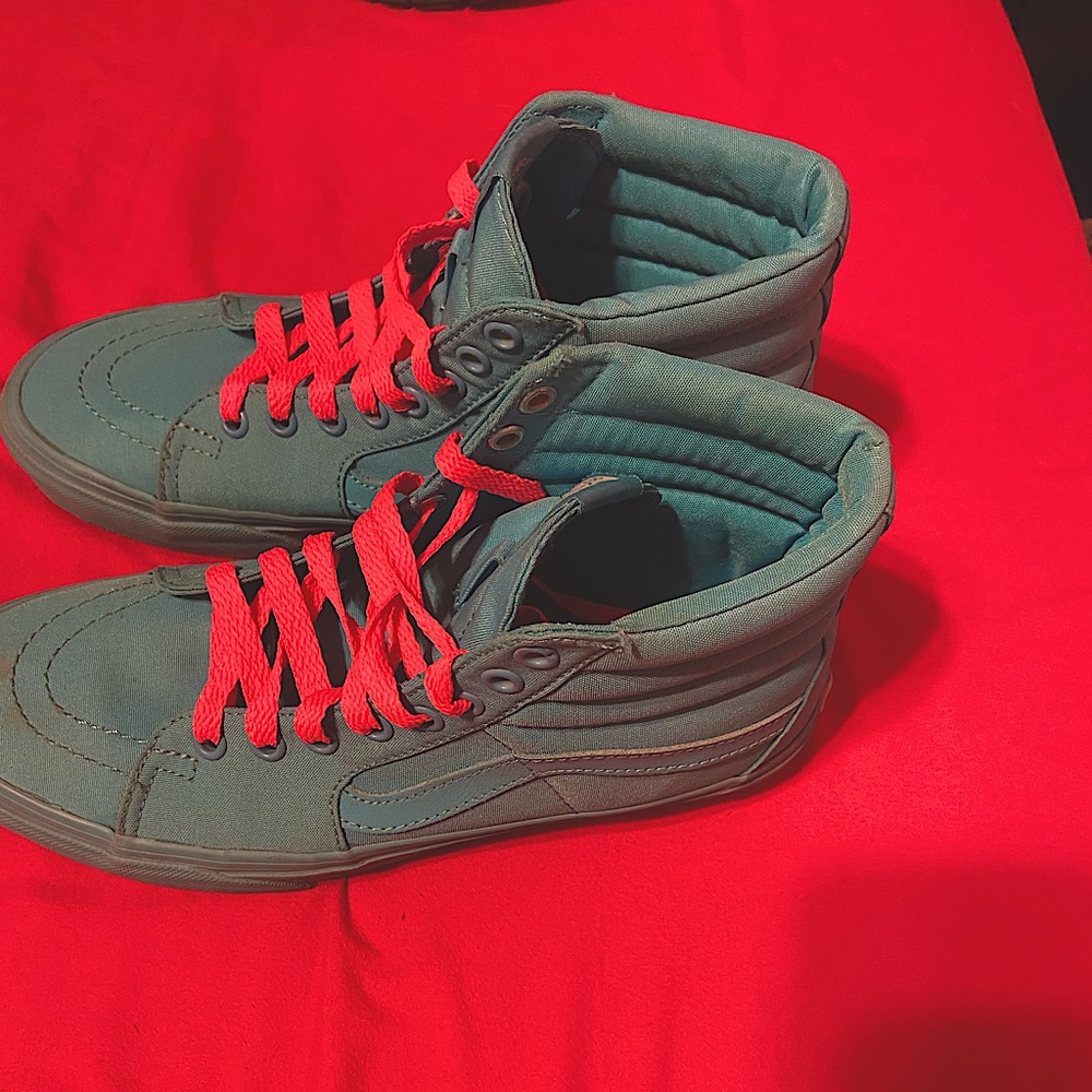 Women’s Size 8 fluorescent blue vans with fluorescent pink laces